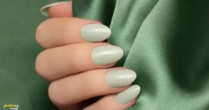 What Color Nails Go With Emerald Green Dress